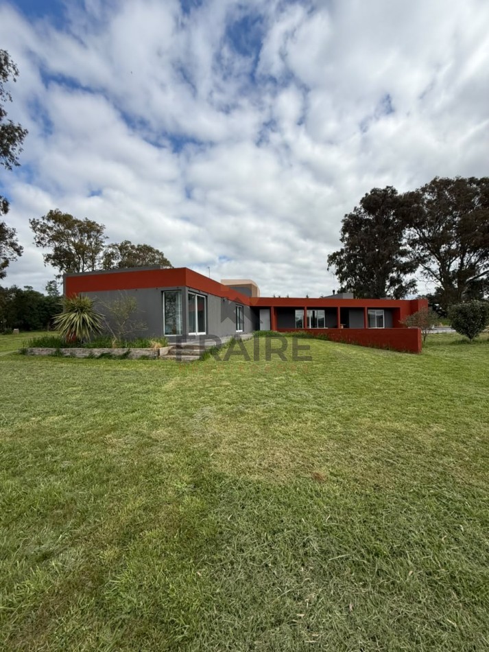 CASA QUINTA CON PILETA, PARQUE Y GALPON - LAGUNA LA BRAVA