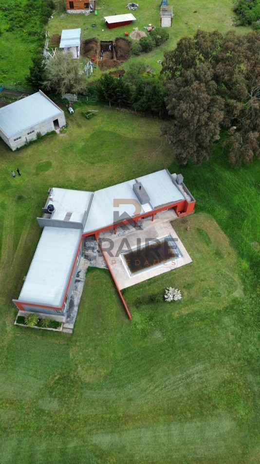 CASA QUINTA CON PILETA, PARQUE Y GALPON - LAGUNA LA BRAVA
