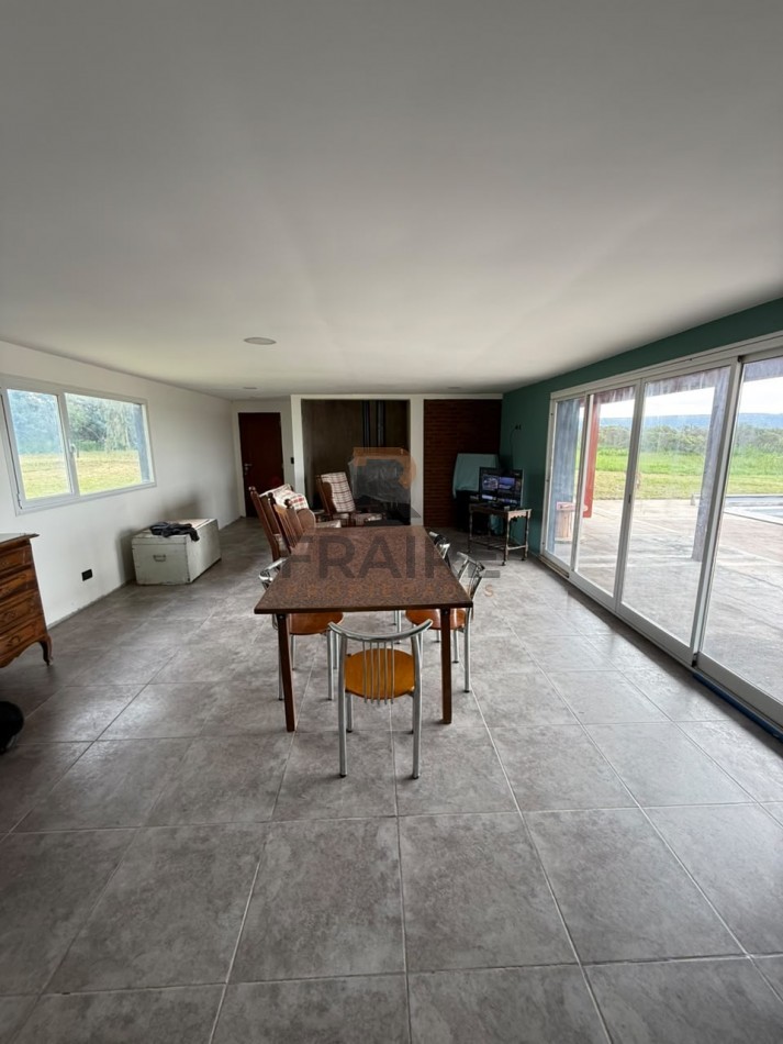 CASA QUINTA CON PILETA, PARQUE Y GALPON - LAGUNA LA BRAVA