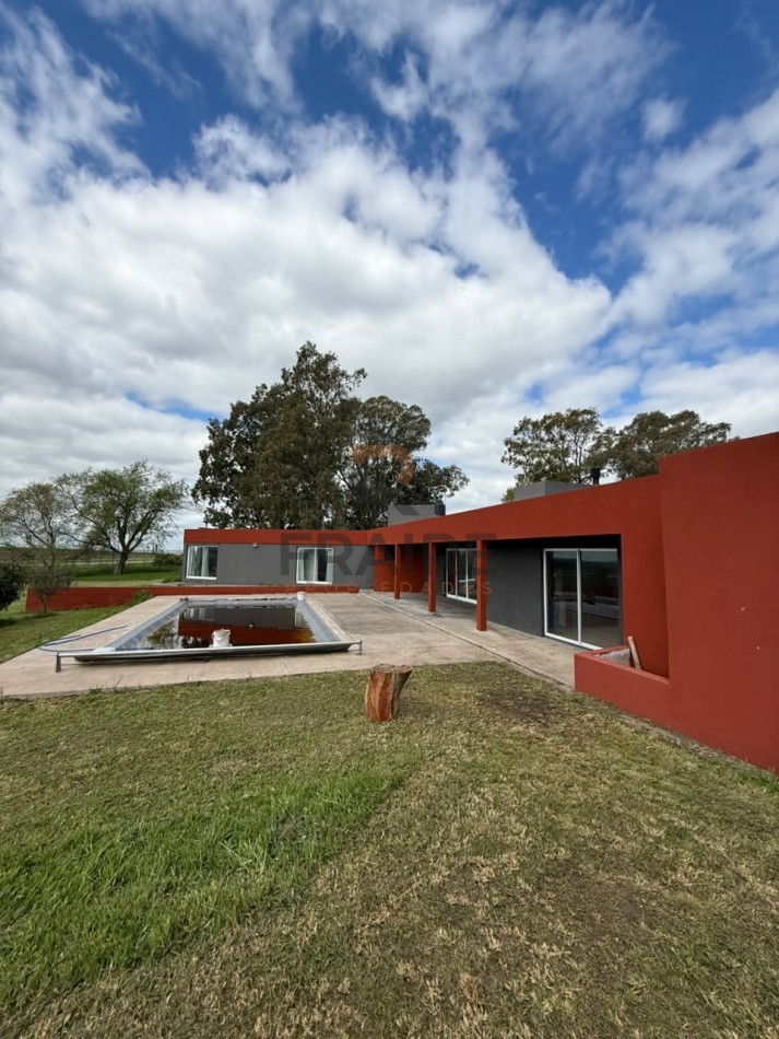 CASA QUINTA CON PILETA, PARQUE Y GALPON - LAGUNA LA BRAVA