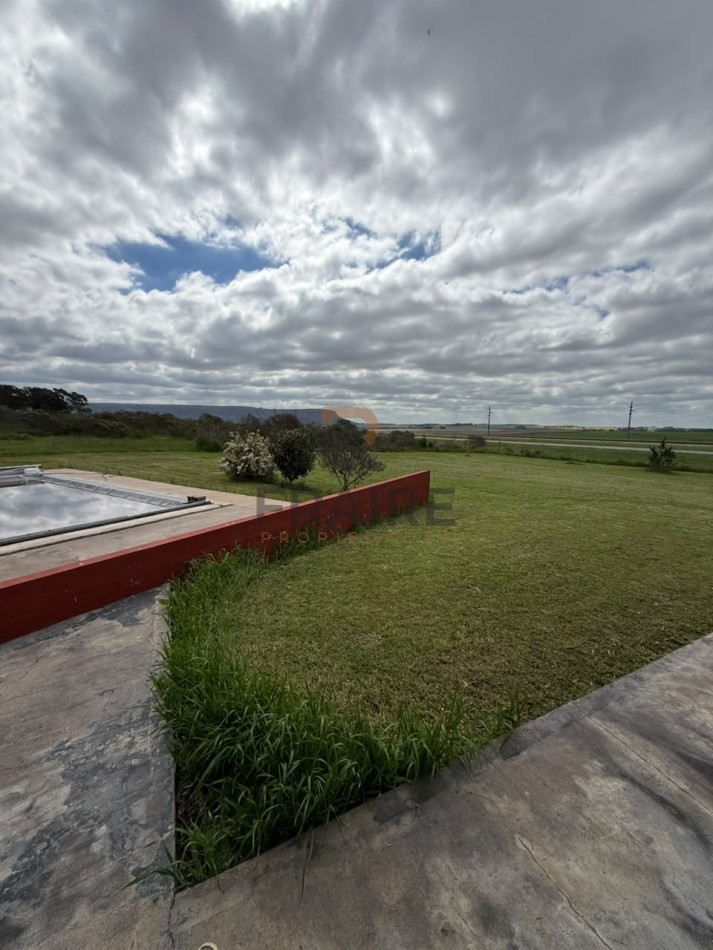 CASA QUINTA CON PILETA, PARQUE Y GALPON - LAGUNA LA BRAVA