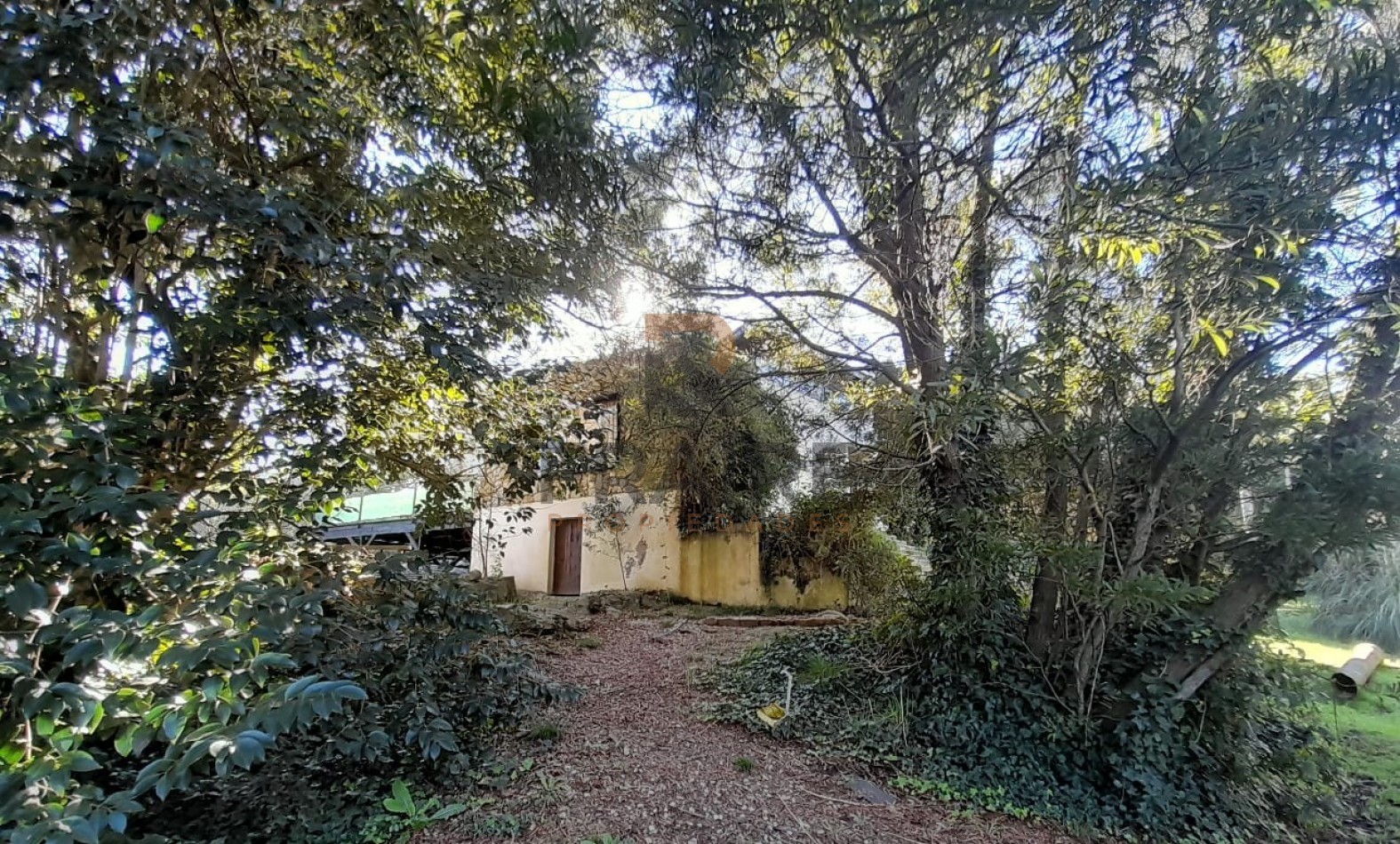 CASA 3 AMBIENTES SEMI AMOBLADA - SIERRA DE LOS PADRES