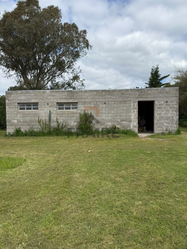 CASA QUINTA CON PILETA, PARQUE Y GALPON - LAGUNA LA BRAVA